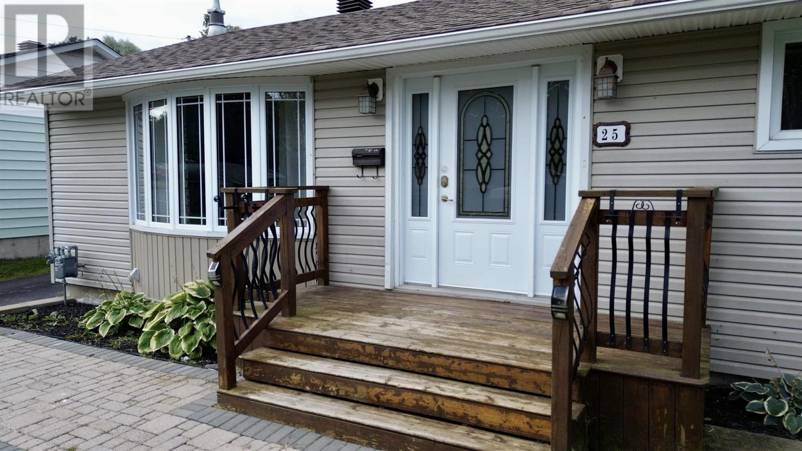 25 Valley Cres, Elliot Lake, Ontario P5A 2G5 - Photo 3 - SM253468