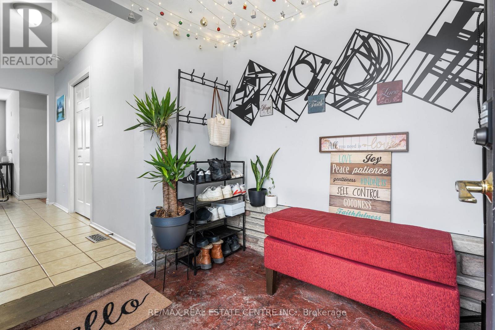 953 Upper Sherman Avenue, Hamilton, Ontario  L8V 3N4 - Photo 5 - X12630798