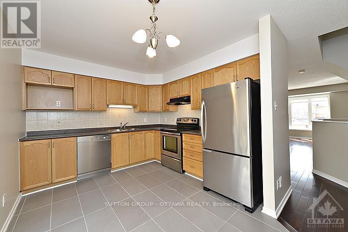 17 Glenhaven Private, Ottawa, Ontario  K1V 2B2 - Photo 2 - X12630866