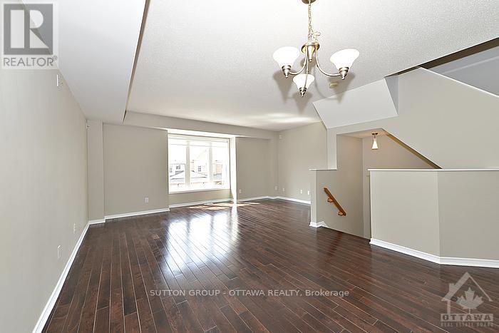 17 Glenhaven Private, Ottawa, Ontario  K1V 2B2 - Photo 5 - X12630866
