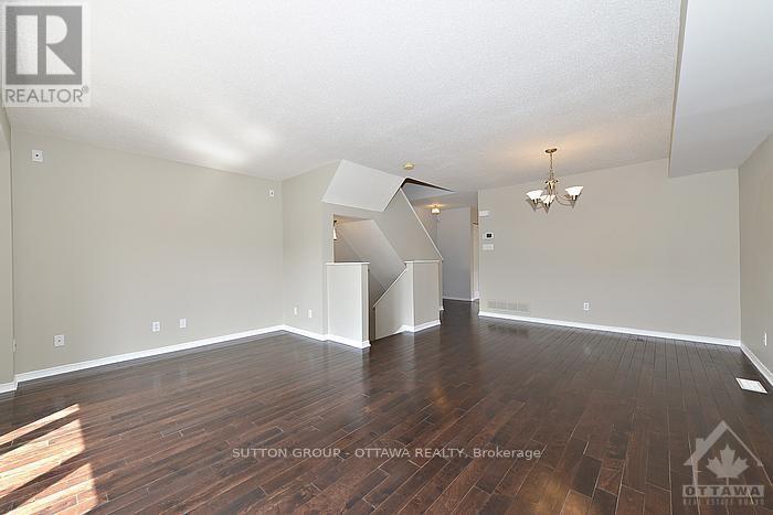17 Glenhaven Private, Ottawa, Ontario  K1V 2B2 - Photo 6 - X12630866