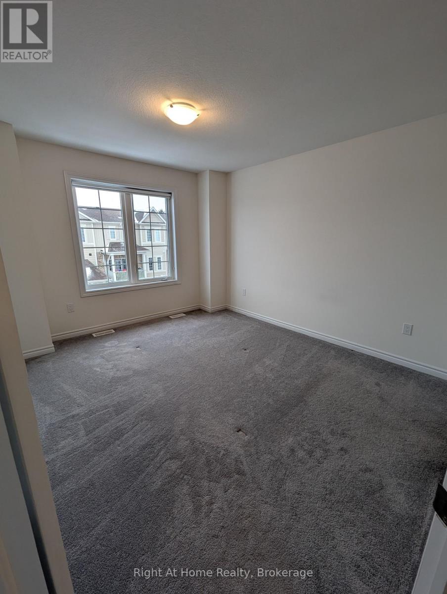 17 Roseberry Lane, Kitchener, Ontario  N2B 0A9 - Photo 14 - X12630900