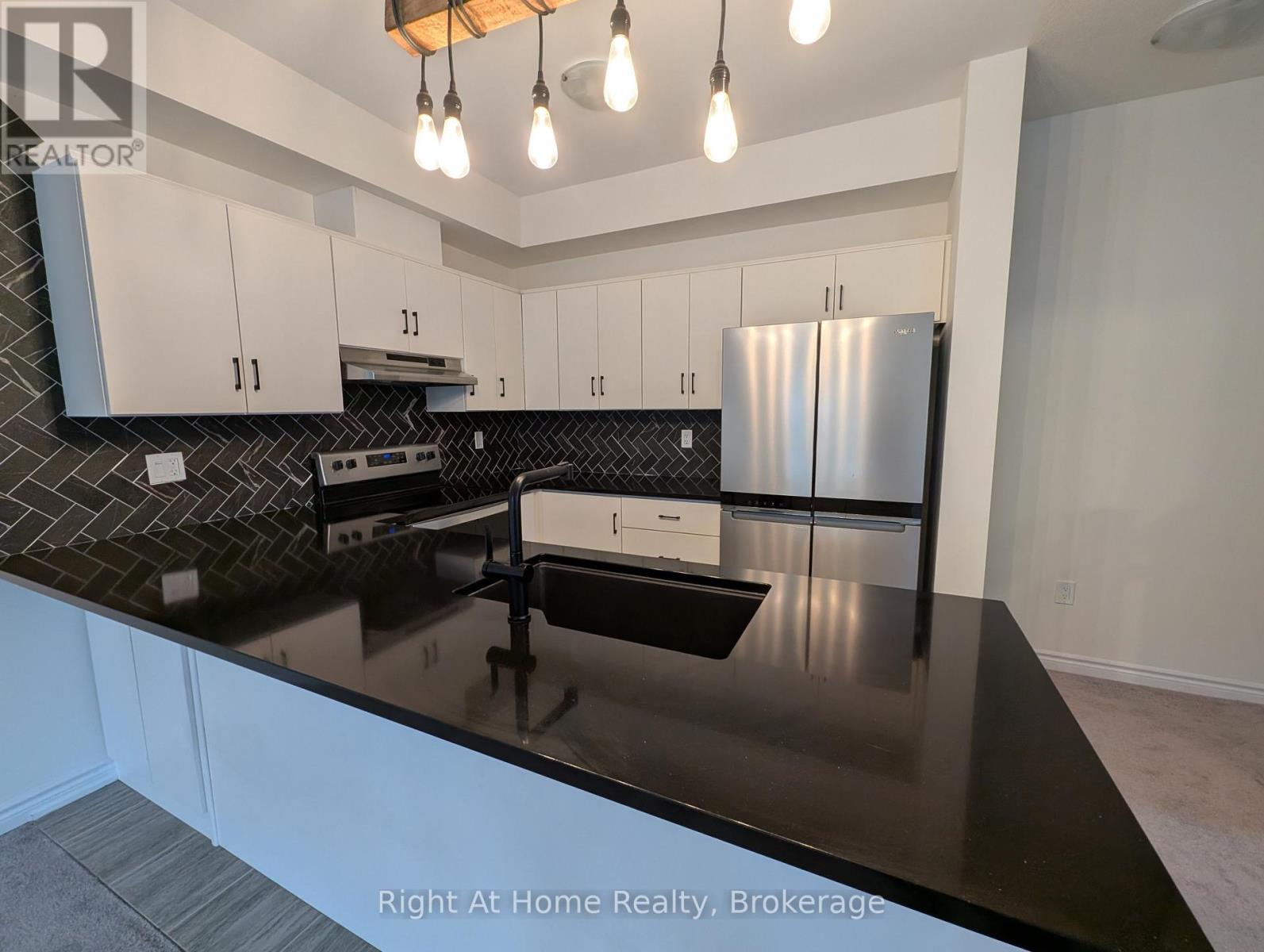 17 Roseberry Lane, Kitchener, Ontario  N2B 0A9 - Photo 3 - X12630900