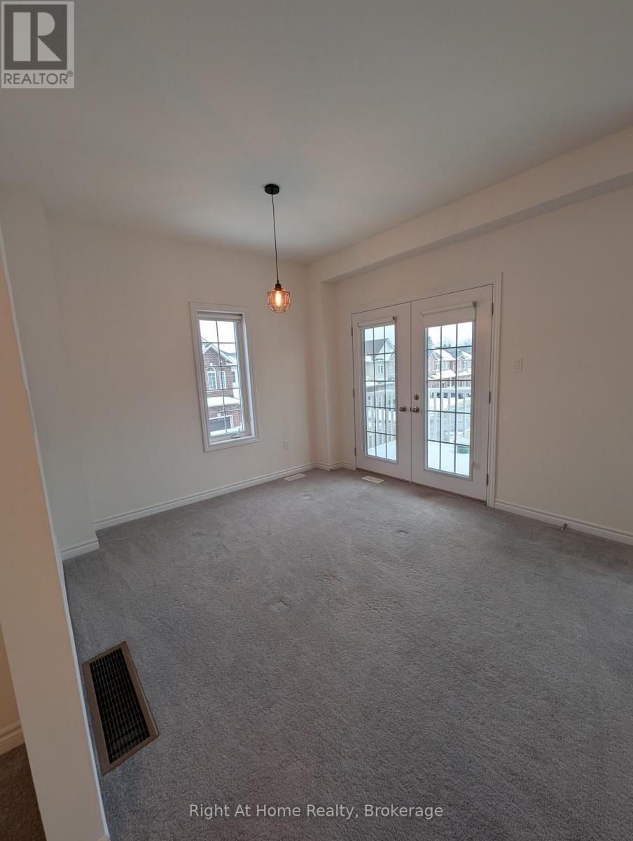 17 Roseberry Lane, Kitchener, Ontario  N2B 0A9 - Photo 6 - X12630900