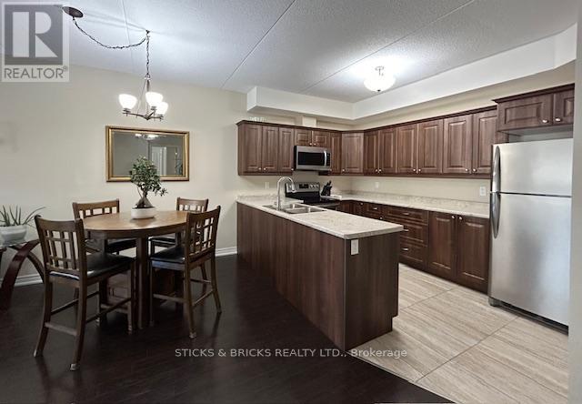 4611 Pettit Avenue, Niagara Falls (Morrison), Ontario  L2E 0B2 - Photo 5 - X12630884