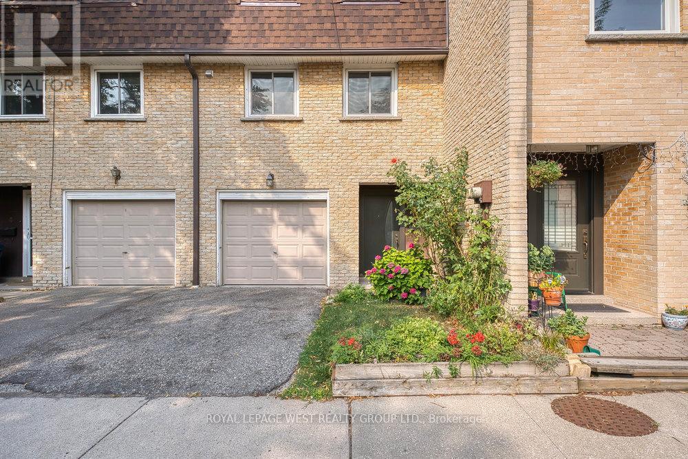 3 - 92 Twenty Ninth Street, Toronto, Ontario  M8W 3B2 - Photo 4 - W12440047