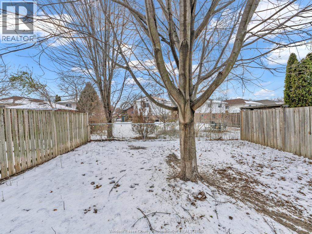 3755 Holburn, Windsor, Ontario N9E 4S9 - Photo 30 - 25031637