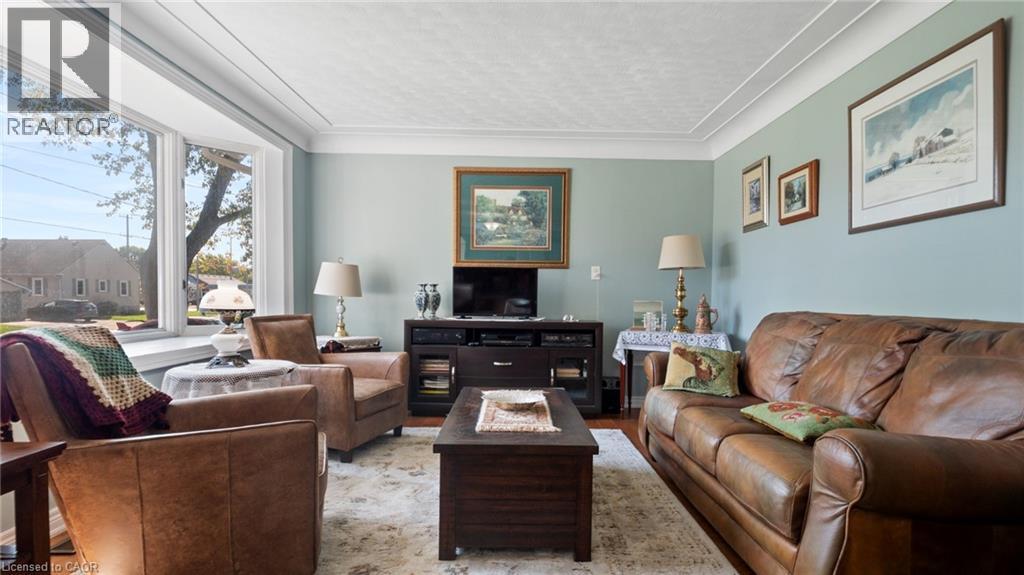 611 W Clare Avenue, Welland, Ontario  L3C 3B9 - Photo 7 - 40793725