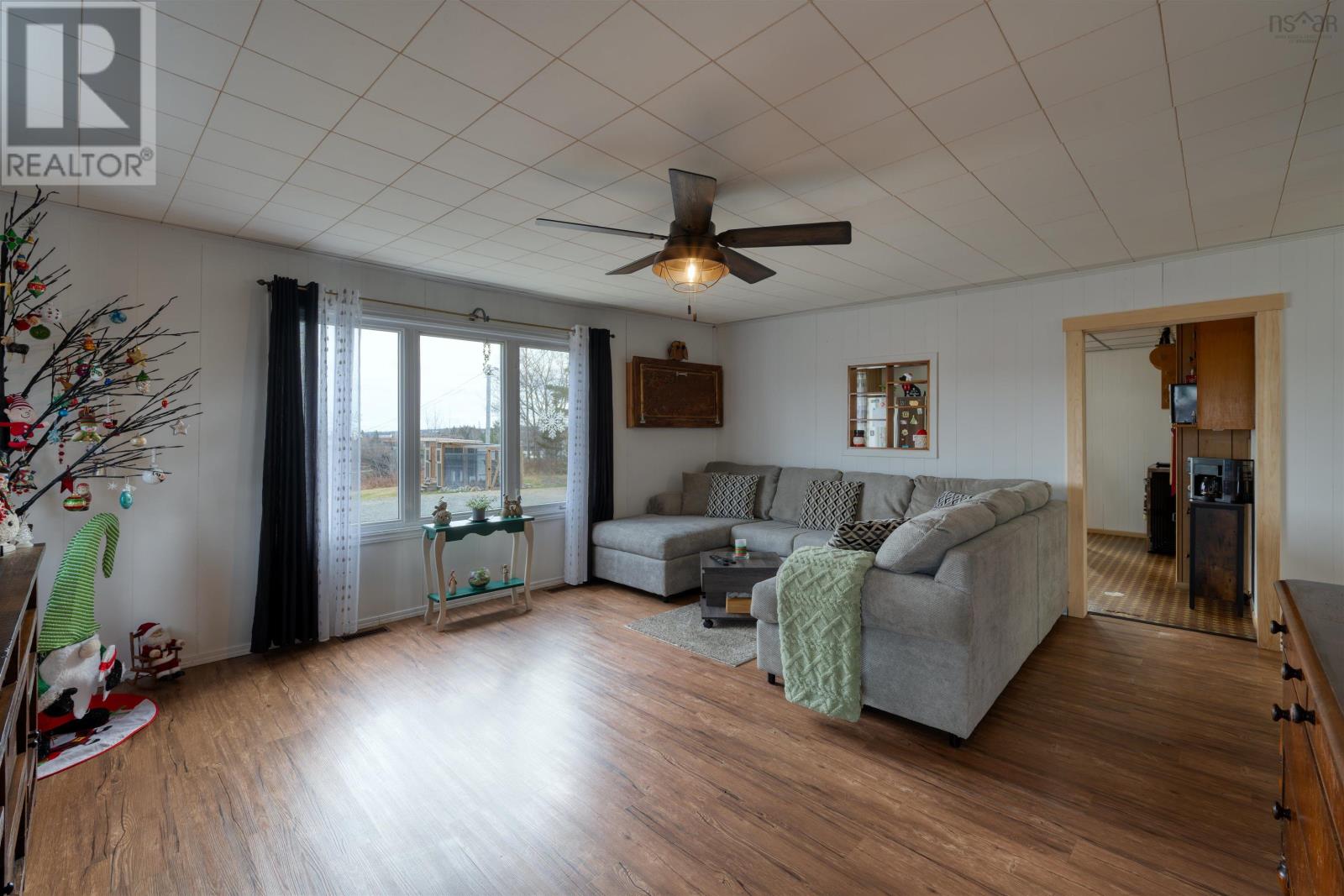 87 Pool Road, Sheet Harbour, Nova Scotia  B0J 3H0 - Photo 10 - 202529232