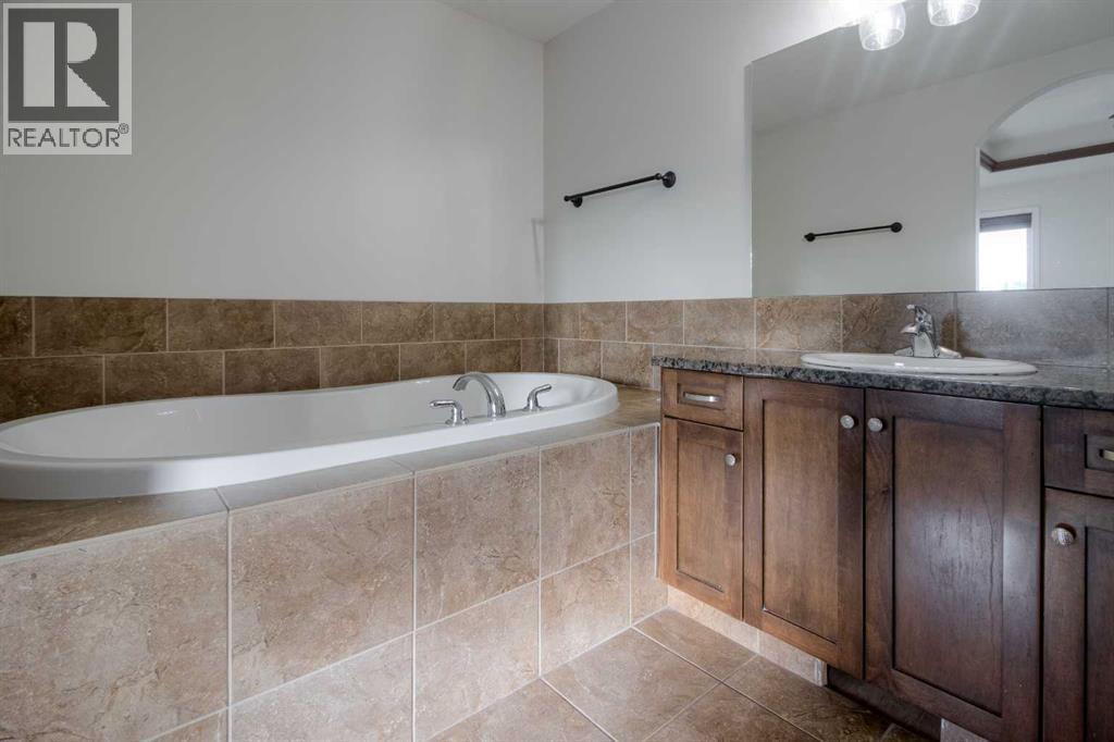 11 Cougar Cove N, Lethbridge, Alberta  T1H 6M7 - Photo 15 - A2274484