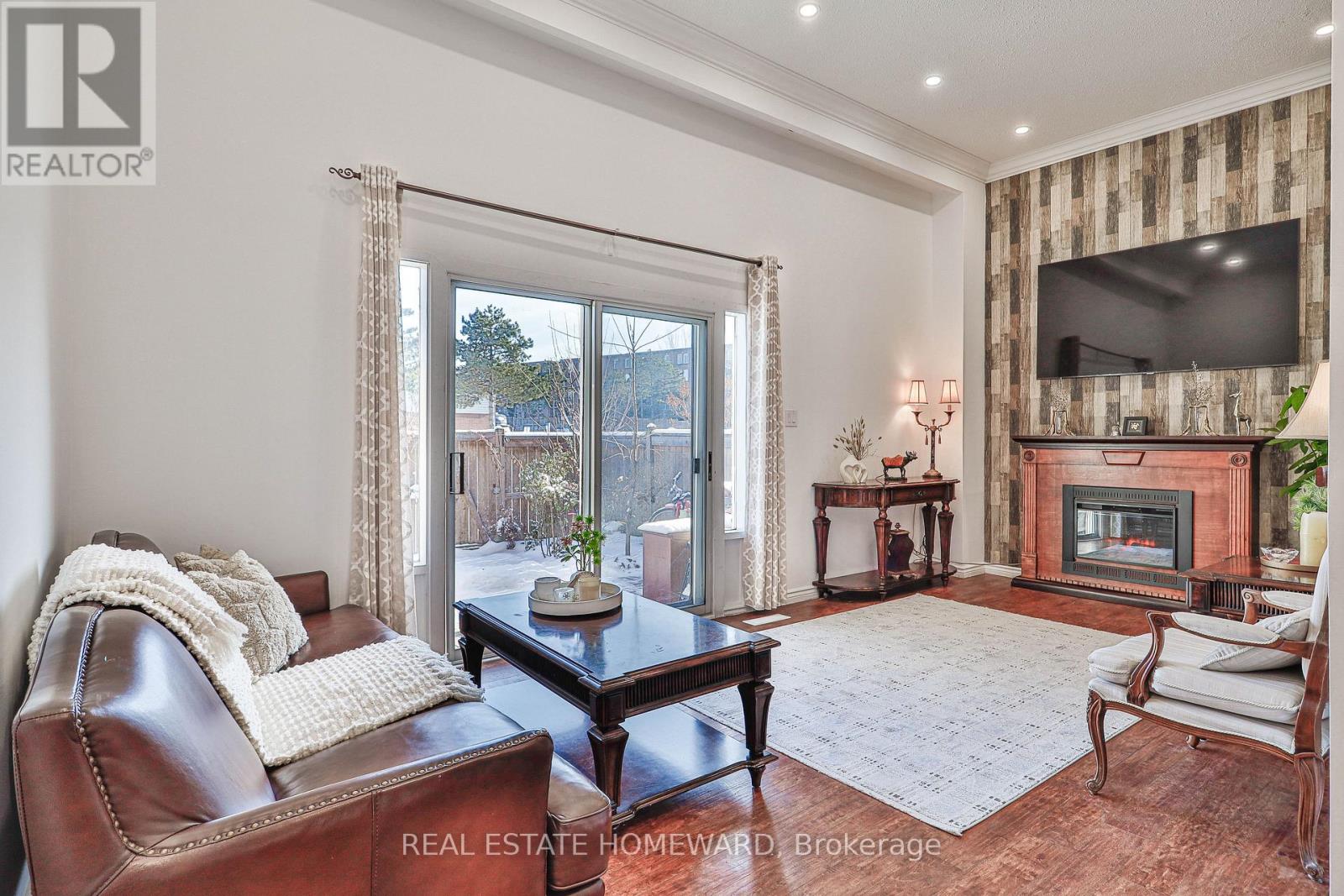 4 Poplar Crescent, Aurora, Ontario  L4G 3L3 - Photo 7 - N12613532