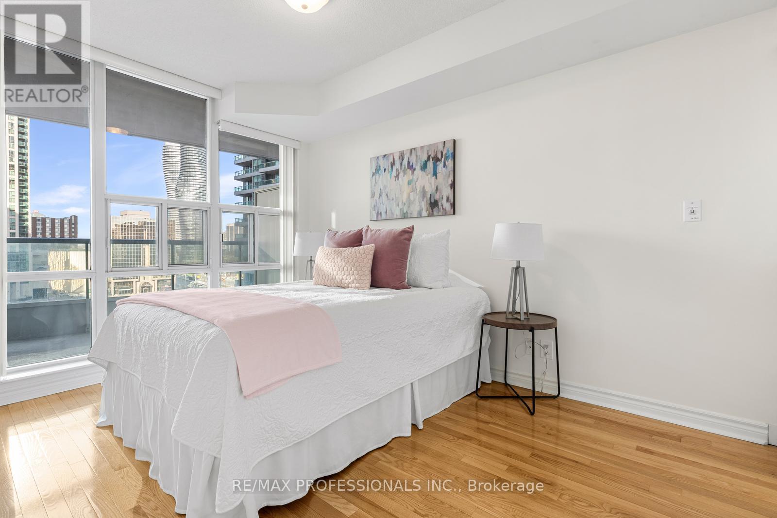 806 - 33 Elm Drive W, Mississauga, Ontario  L5B 4M2 - Photo 9 - W12629392