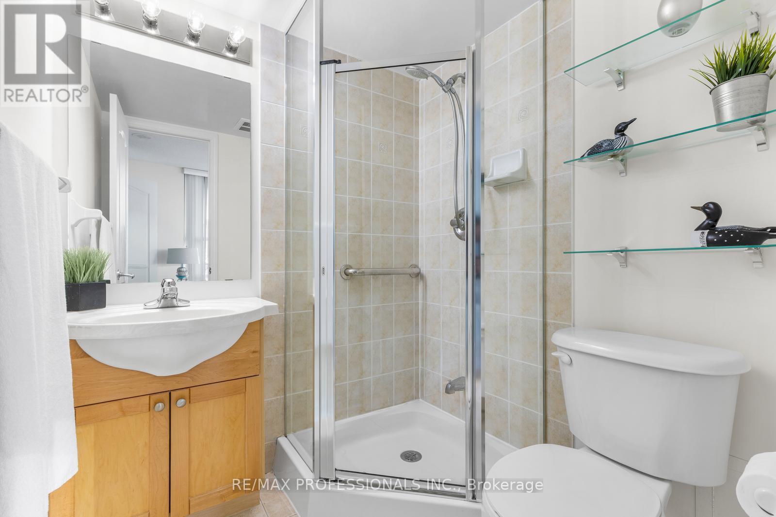 806 - 33 Elm Drive W, Mississauga, Ontario  L5B 4M2 - Photo 11 - W12629392