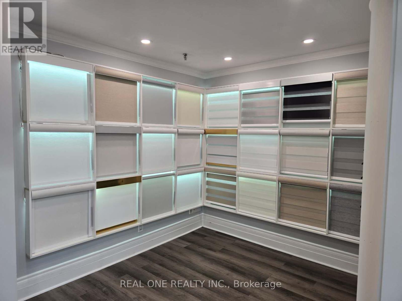 28 - 1200 Speers Road, Oakville (Qe Queen Elizabeth), Ontario  L6L 2X4 - Photo 2 - W12630838