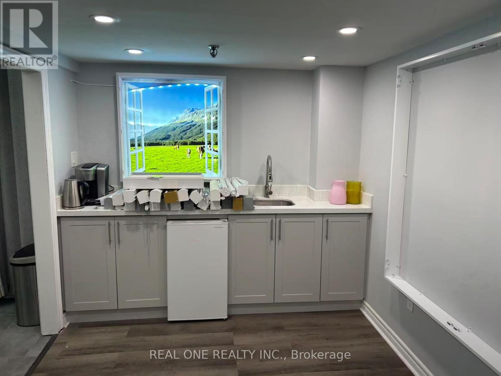 28 - 1200 Speers Road, Oakville (Qe Queen Elizabeth), Ontario  L6L 2X4 - Photo 9 - W12630838