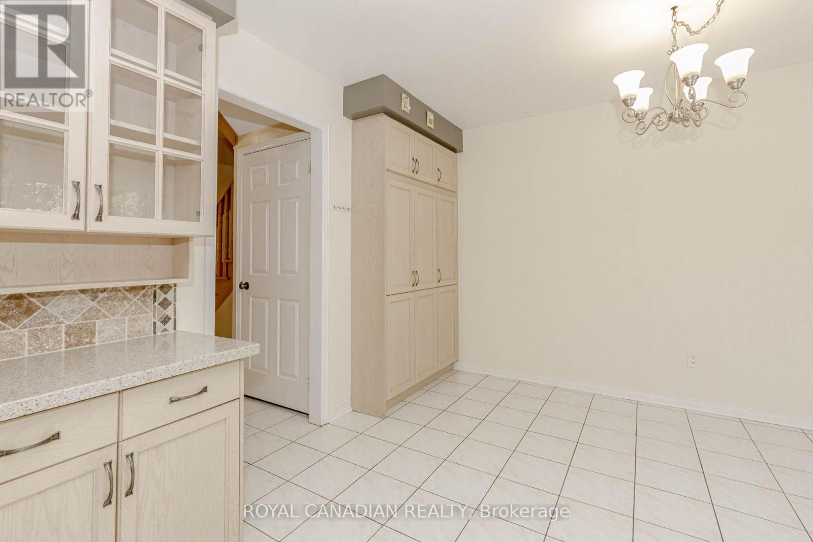 3940 Hazelridge Road, Mississauga, Ontario  L5N 6Z4 - Photo 19 - W12630902