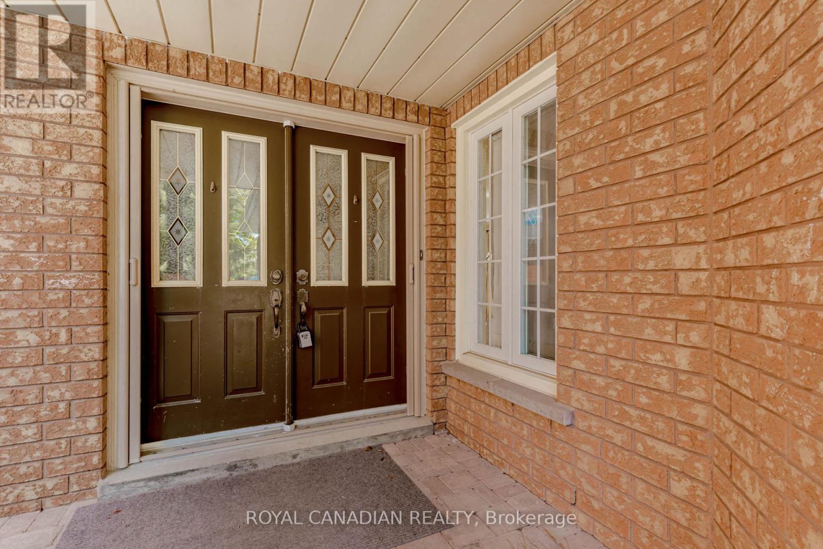 3940 Hazelridge Road, Mississauga, Ontario  L5N 6Z4 - Photo 3 - W12630902