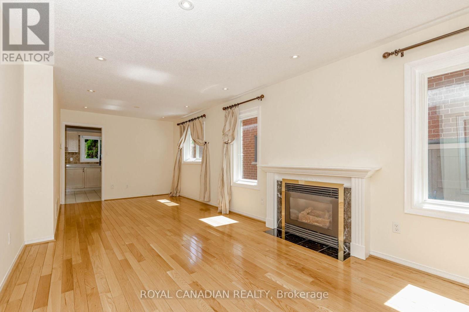 3940 Hazelridge Road, Mississauga, Ontario  L5N 6Z4 - Photo 6 - W12630902