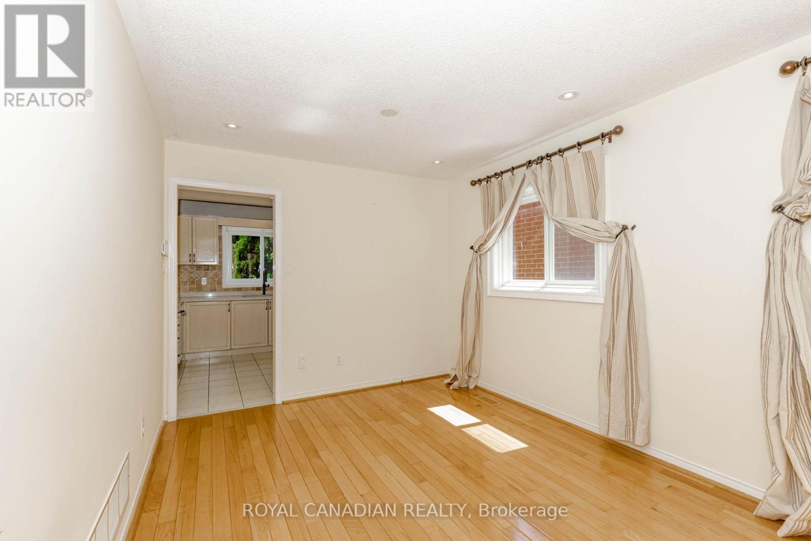 3940 Hazelridge Road, Mississauga, Ontario  L5N 6Z4 - Photo 9 - W12630902