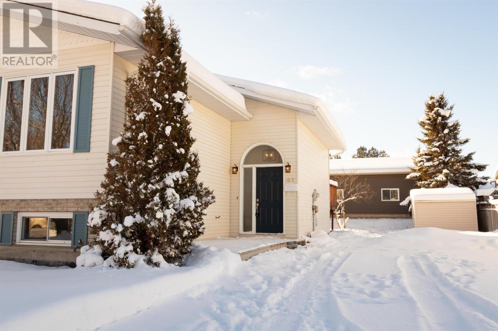 61 Muriel Dr, Sault Ste. Marie, Ontario P6A 6X4 - Photo 2 - SM253470