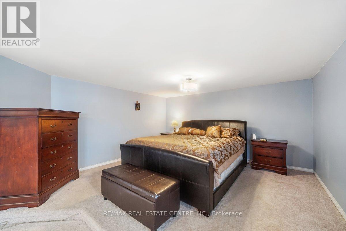 48 Howell Street N, Brampton, Ontario  L6Y 3H8 - Photo 15 - W12604410