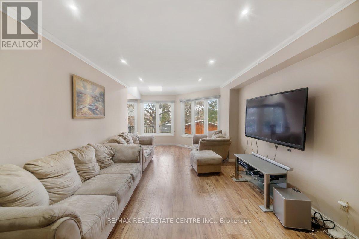 48 Howell Street N, Brampton, Ontario  L6Y 3H8 - Photo 12 - W12604410