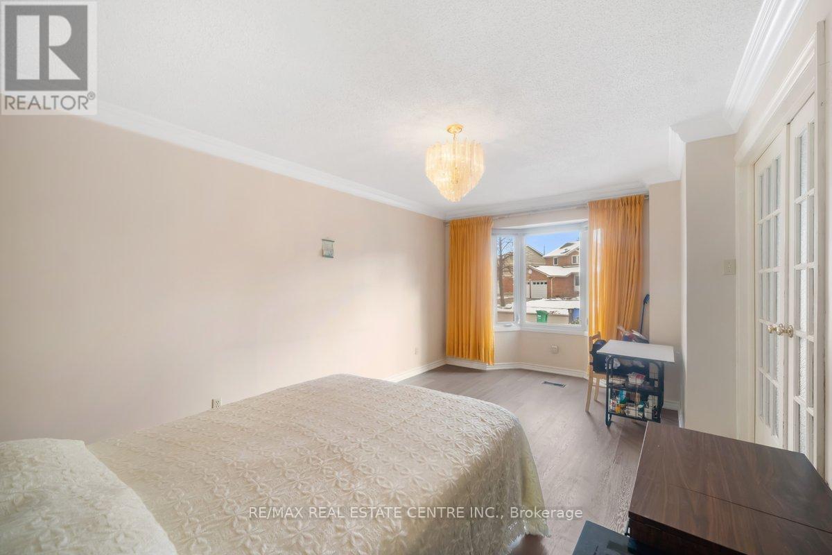 48 Howell Street N, Brampton, Ontario  L6Y 3H8 - Photo 16 - W12604410