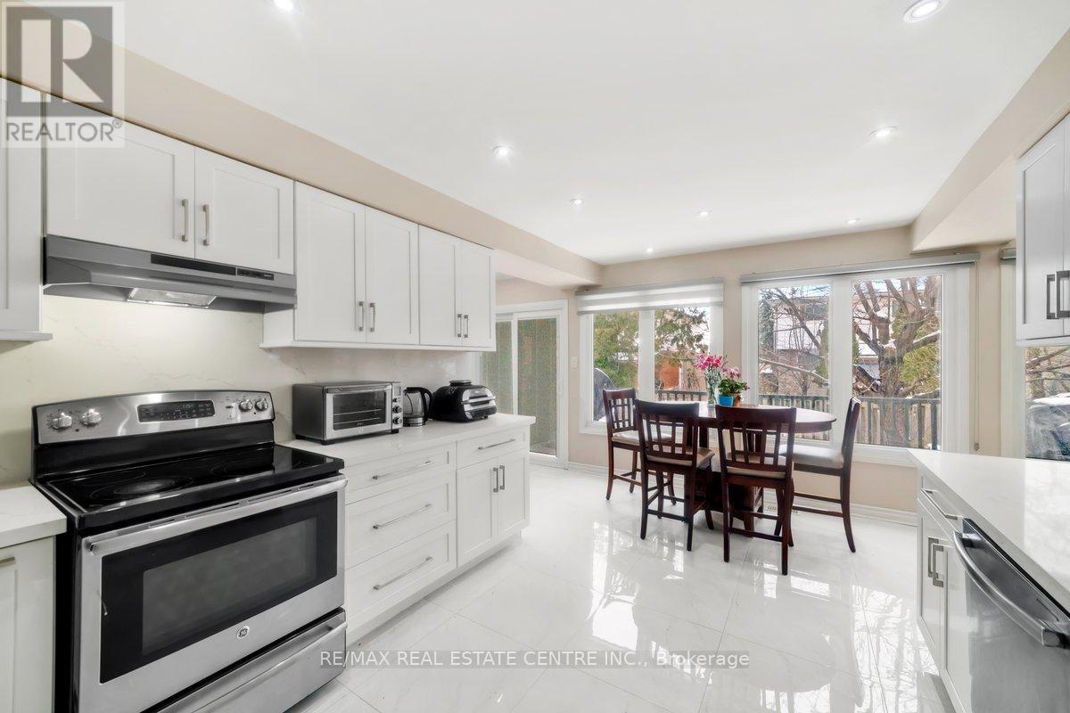 48 Howell Street N, Brampton, Ontario  L6Y 3H8 - Photo 9 - W12604410