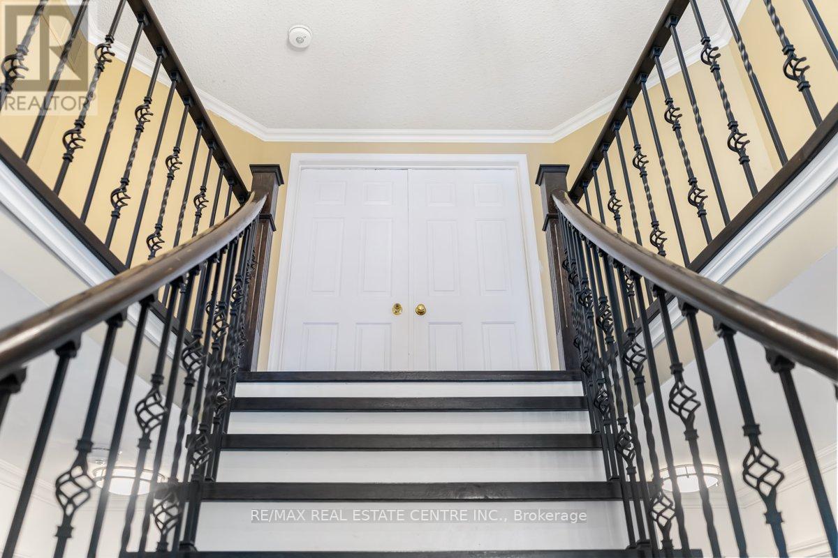 48 Howell Street N, Brampton, Ontario  L6Y 3H8 - Photo 6 - W12604410