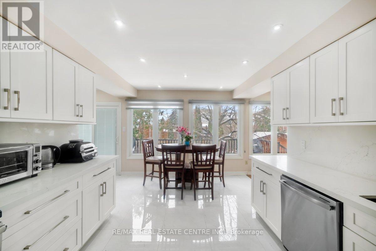 48 Howell Street N, Brampton, Ontario  L6Y 3H8 - Photo 8 - W12604410