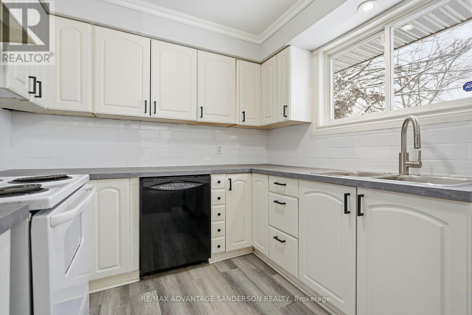 14 Tewksbury Crescent, London East, Ontario N5V 2M8 - Photo 15 - X12630960