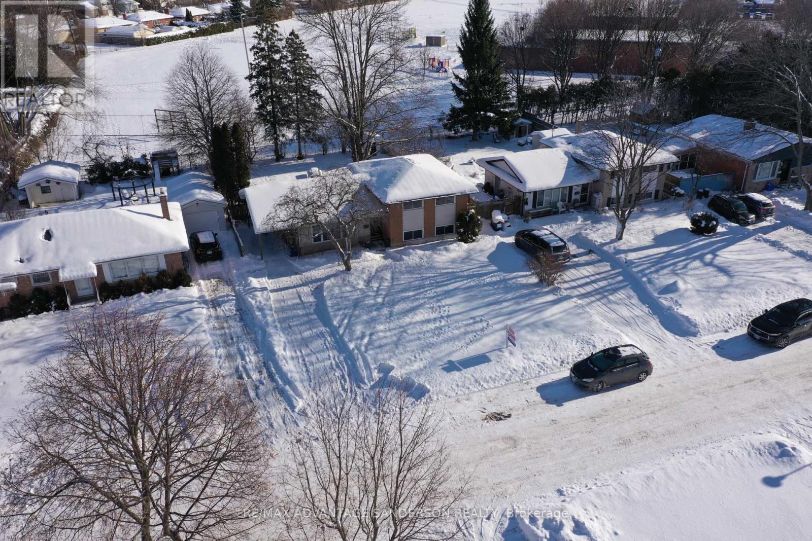 14 Tewksbury Crescent, London East, Ontario N5V 2M8 - Photo 3 - X12630960