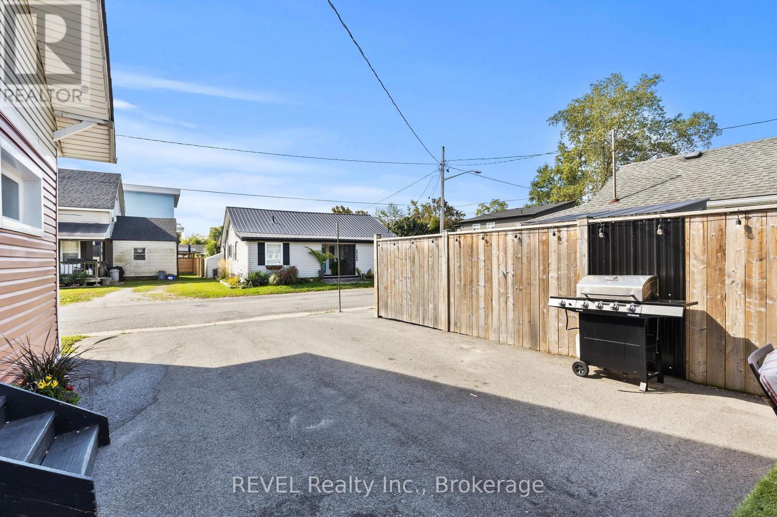 313 Ridgeway Road, Fort Erie, Ontario  L0S 1B0 - Photo 24 - X12414783