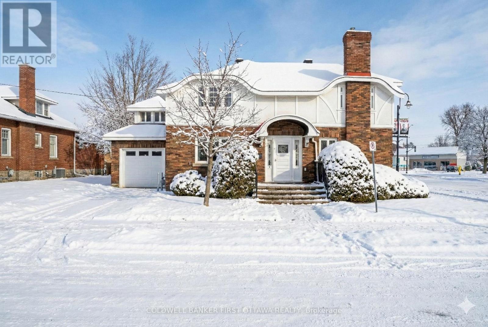 2 GLADSTONE AVENUE, Smiths Falls, Ontario