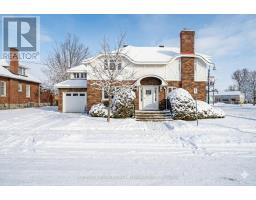 2 GLADSTONE AVENUE, Smiths Falls, Ontario
