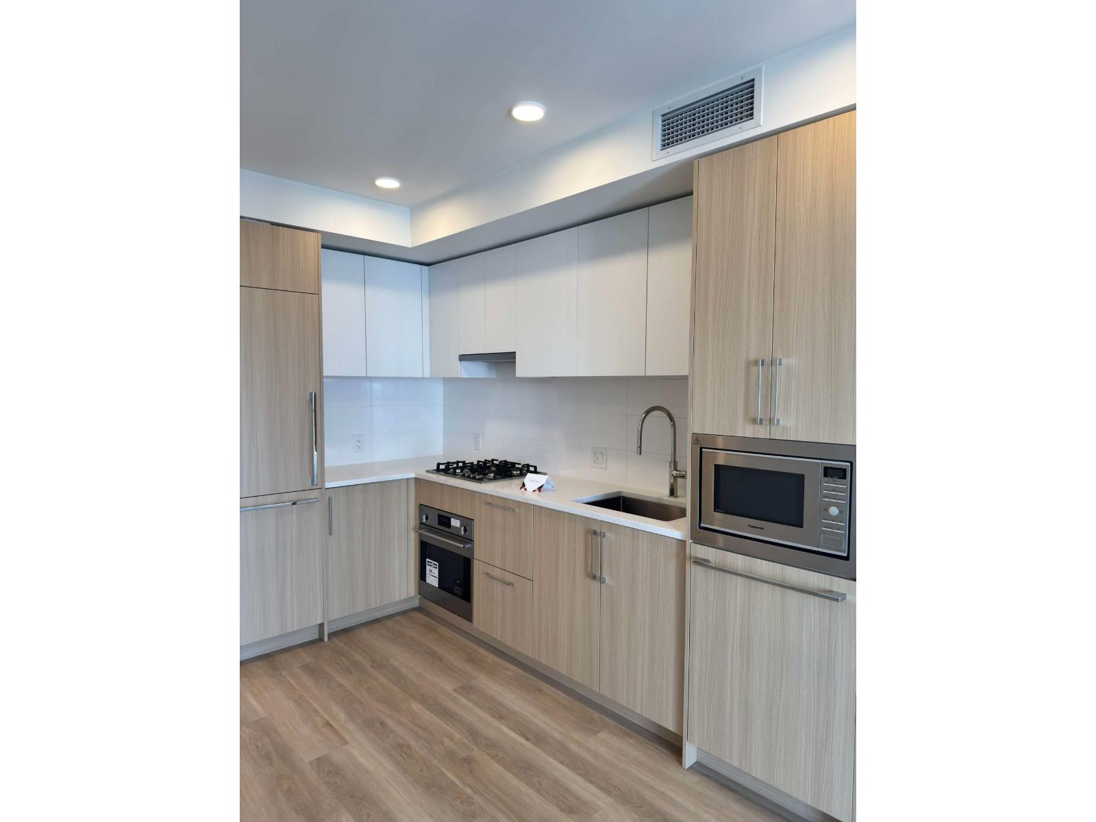 2008 9675 KING GEORGE BOULEVARD, Surrey, British Columbia