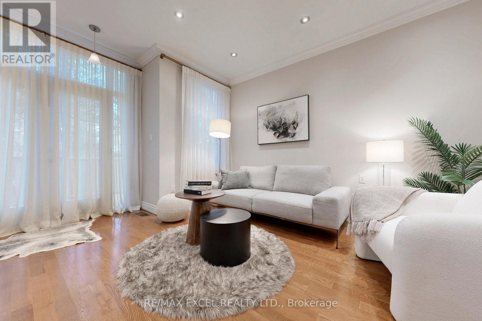 90 Fairleigh Crescent, Toronto, Ontario  M6C 3R9 - Photo 3 - C12629984