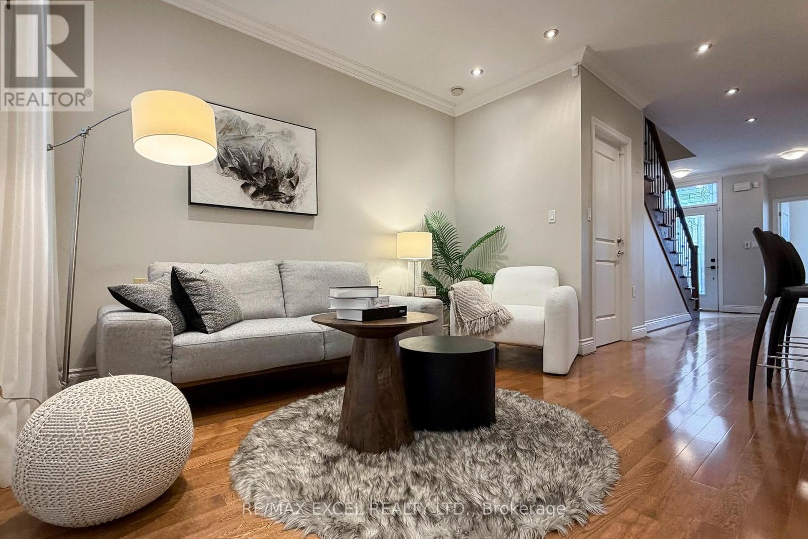 90 Fairleigh Crescent, Toronto, Ontario  M6C 3R9 - Photo 5 - C12629984