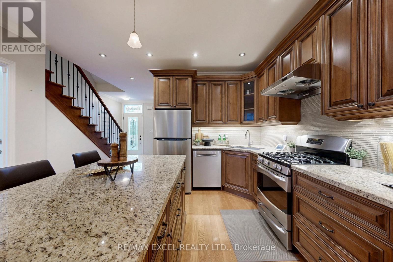 90 Fairleigh Crescent, Toronto, Ontario  M6C 3R9 - Photo 7 - C12629984