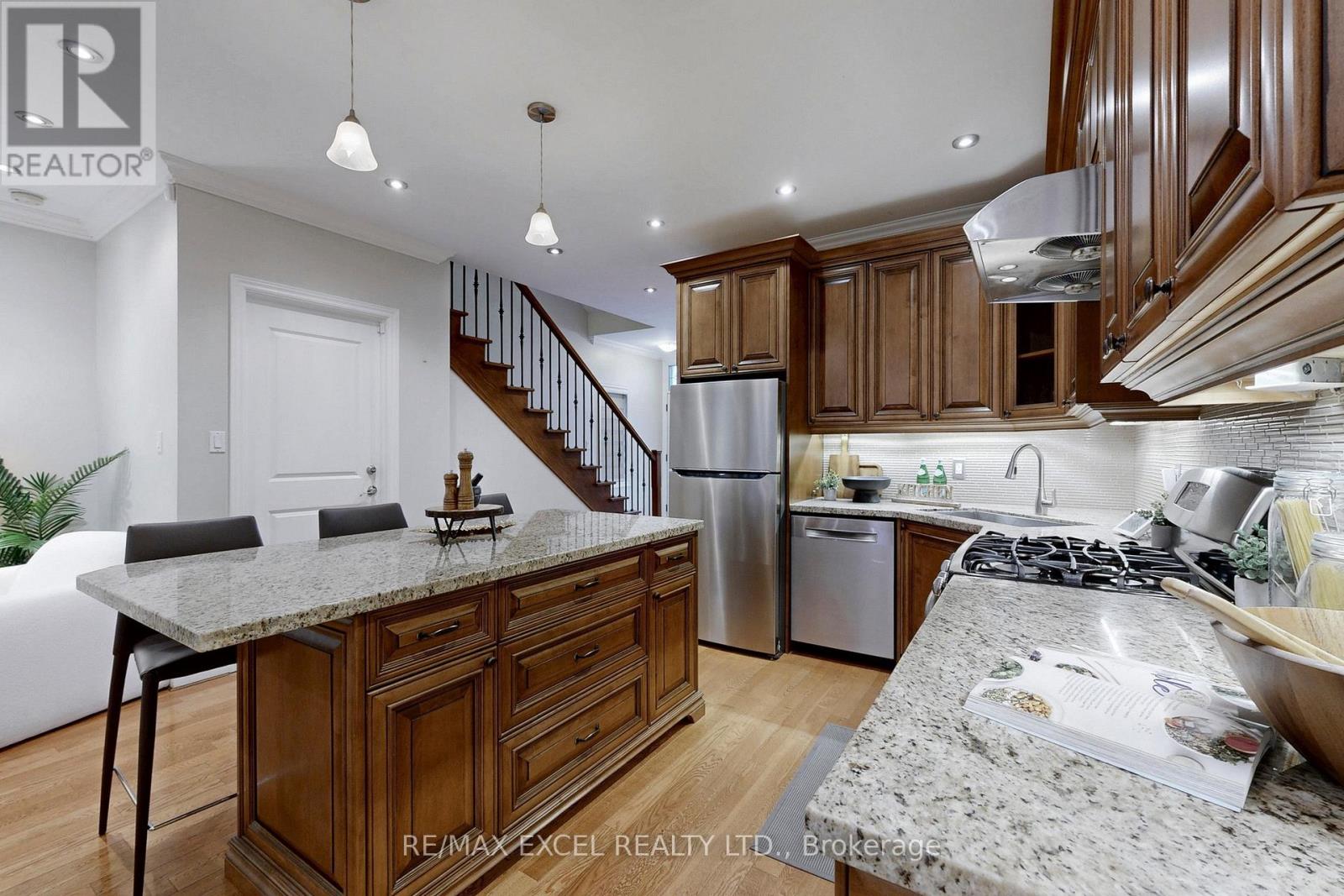 90 Fairleigh Crescent, Toronto, Ontario  M6C 3R9 - Photo 8 - C12629984