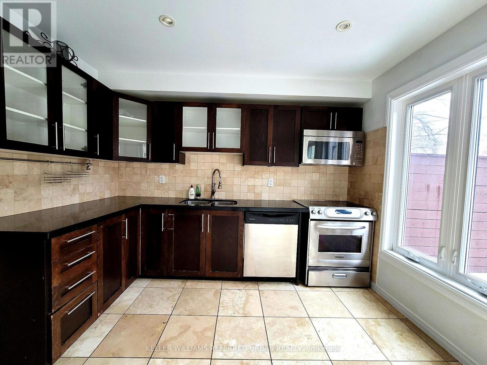 287 Kingswood Road, Toronto, Ontario  M4E 3N8 - Photo 4 - E12630040