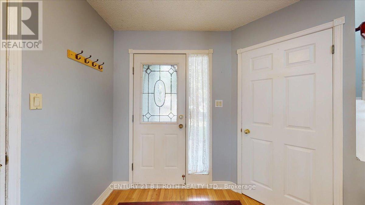 995 Linden Street, Innisfil, Ontario  L9S 1W4 - Photo 5 - N12508644