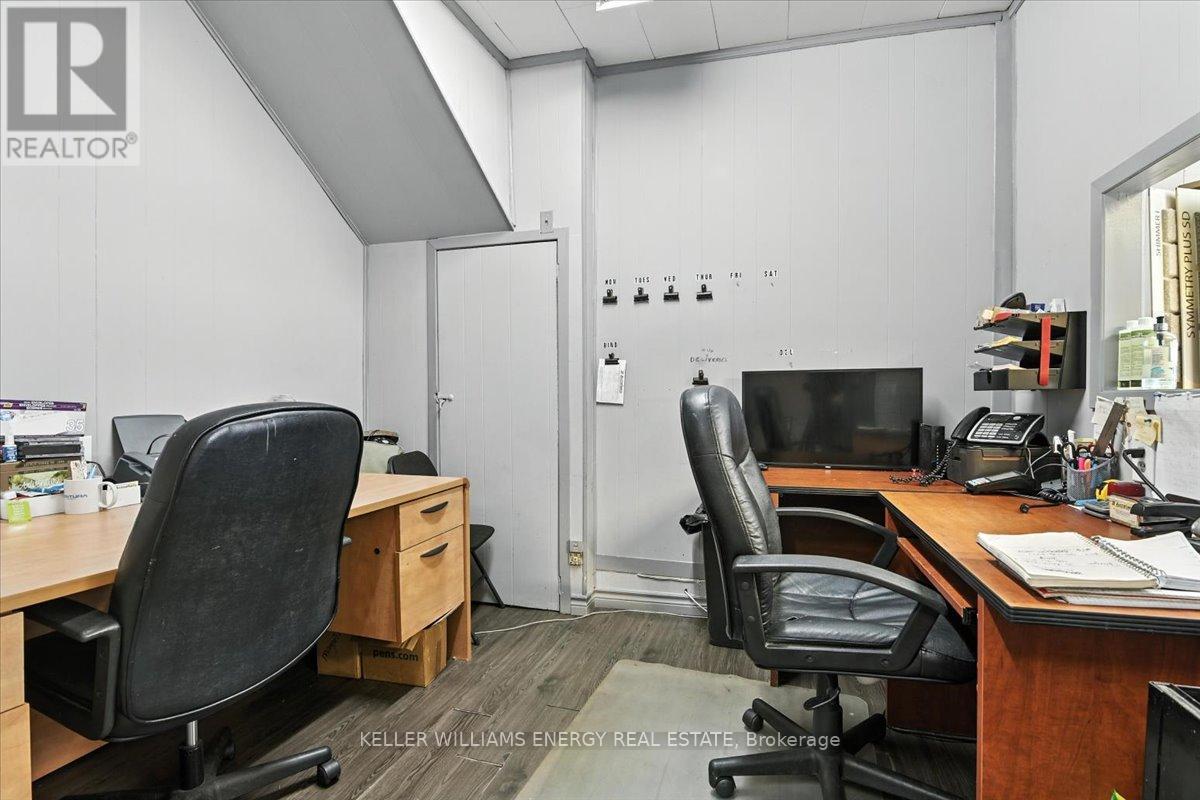 174 Mary Street N, Oshawa, Ontario  L1G 5C2 - Photo 9 - E12440025