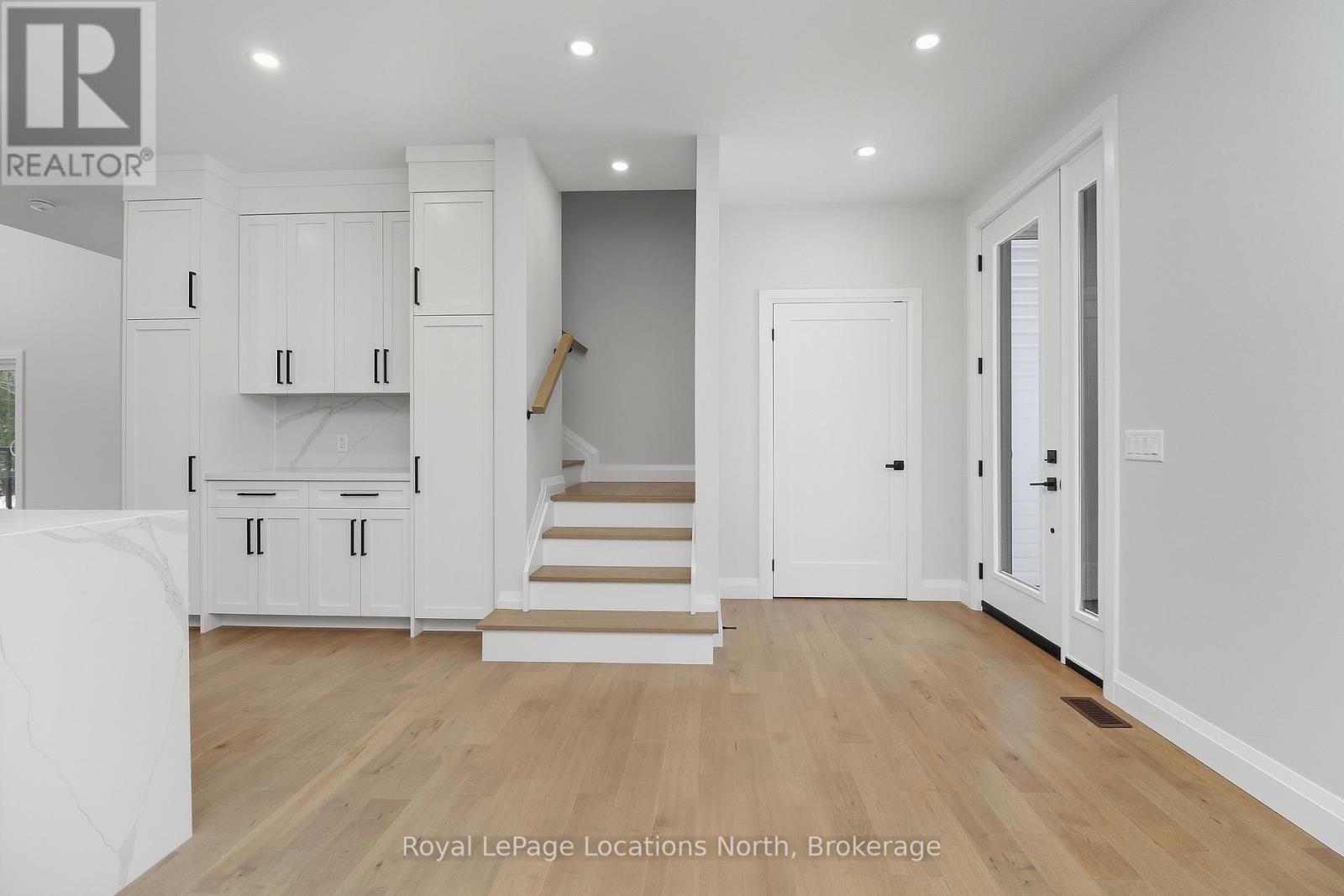 118 Valerie Crescent, Wasaga Beach, Ontario  L9Z 2P8 - Photo 10 - S12631176