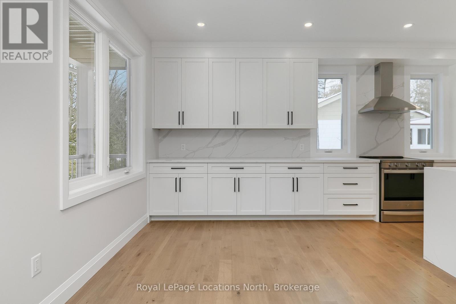 118 Valerie Crescent, Wasaga Beach, Ontario  L9Z 2P8 - Photo 11 - S12631176