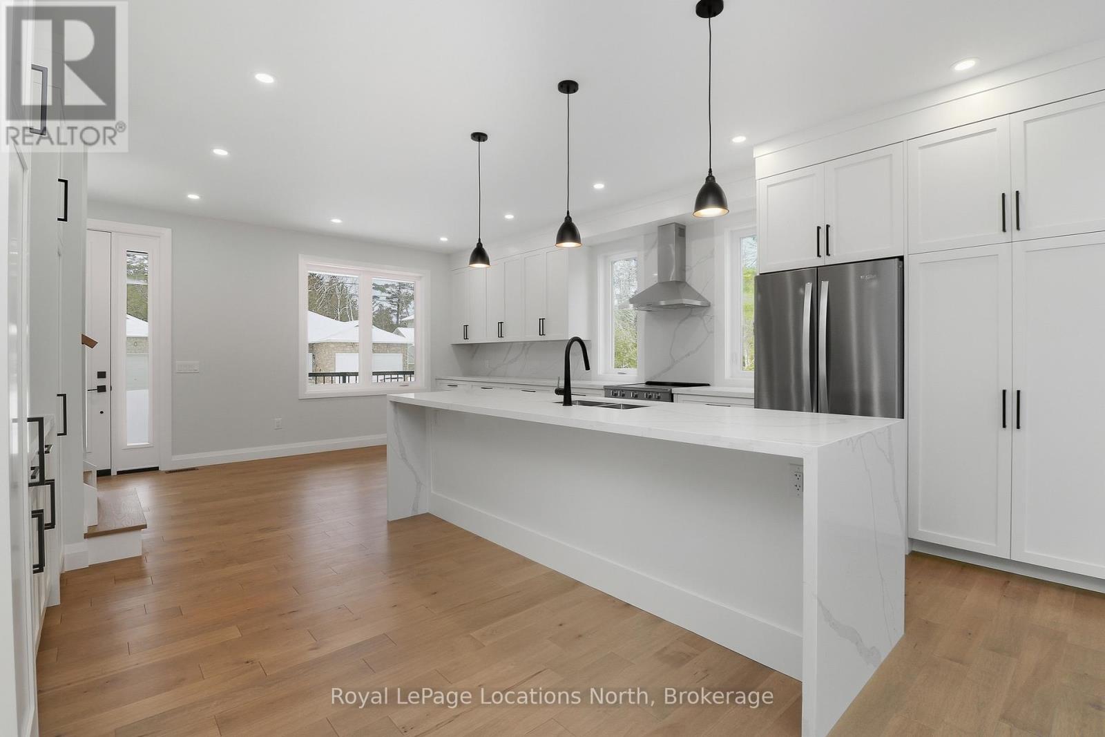 118 Valerie Crescent, Wasaga Beach, Ontario  L9Z 2P8 - Photo 13 - S12631176