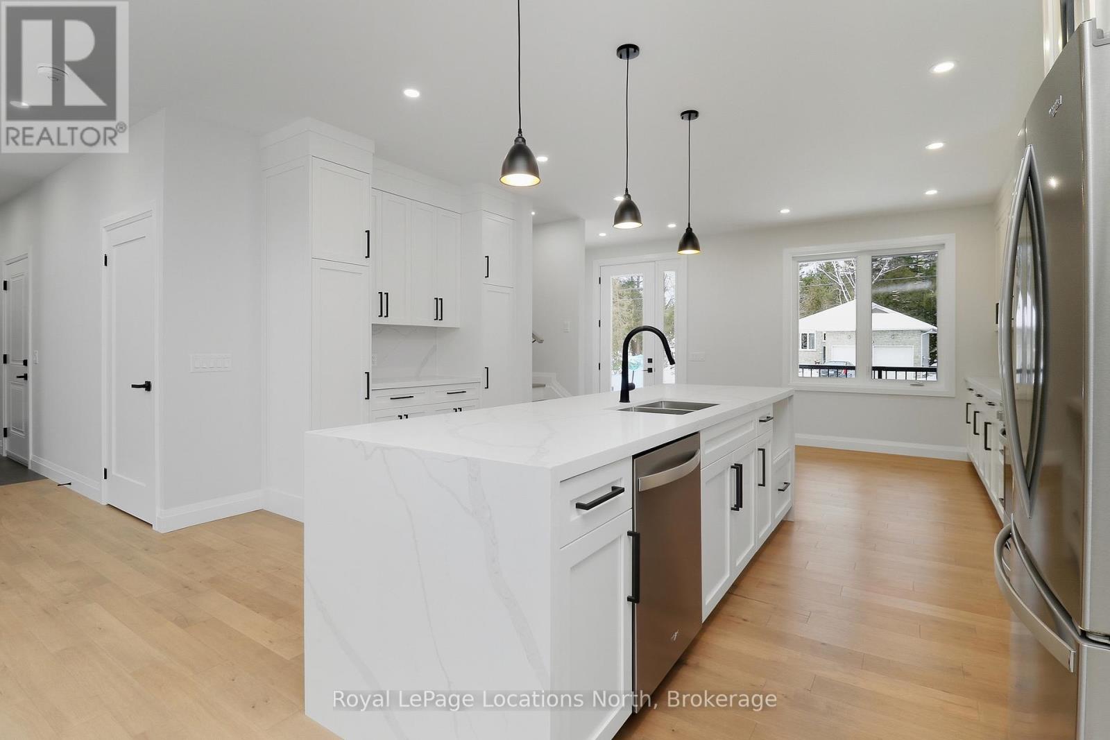 118 Valerie Crescent, Wasaga Beach, Ontario  L9Z 2P8 - Photo 15 - S12631176