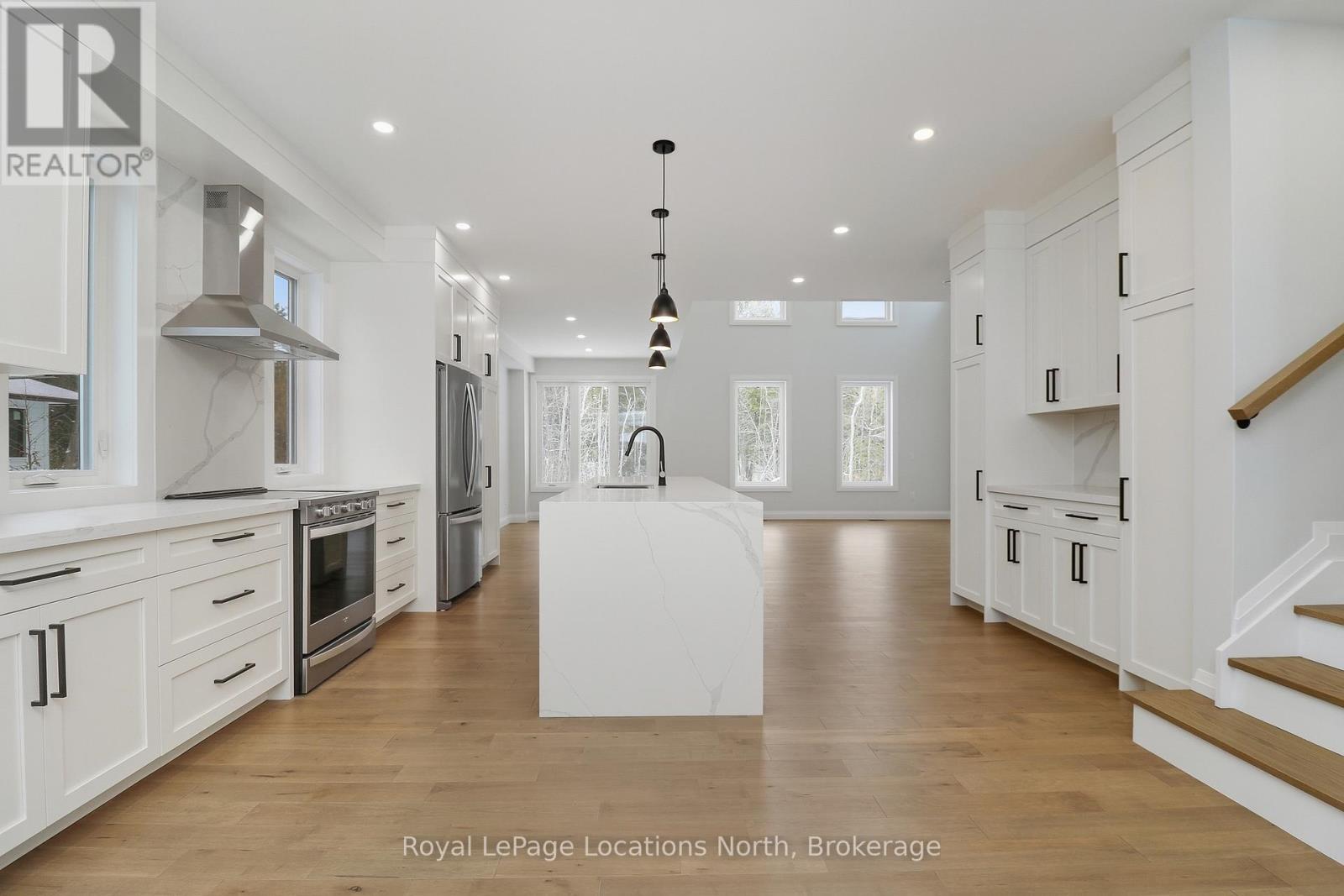 118 Valerie Crescent, Wasaga Beach, Ontario  L9Z 2P8 - Photo 6 - S12631176