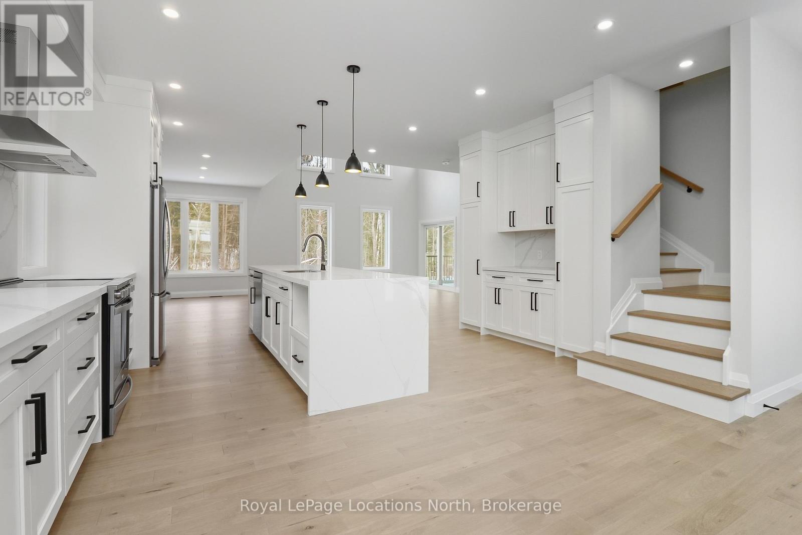 118 Valerie Crescent, Wasaga Beach, Ontario  L9Z 2P8 - Photo 8 - S12631176