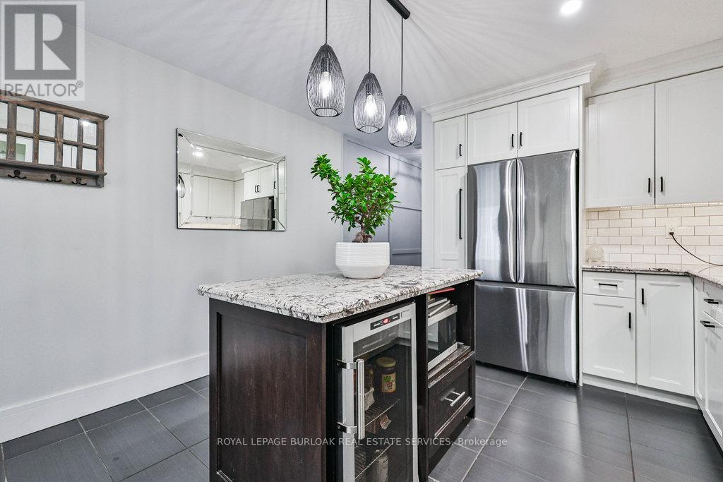 4429 Vallence Drive, Burlington, Ontario  L7L 6J8 - Photo 11 - W12630976